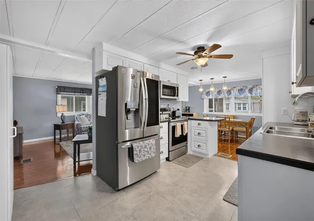 Photo 3 of Manufactured home for sale at 219 Paradise S, Leesburg, FL 34788 | MLS# G5117083 | Listing updated on 2026-09-01
