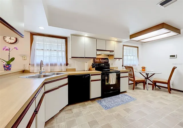 Photo 2 of Single family home for sale at 7104 Bledsoe Ave, Orlando, FL 32810 | MLS# O6437360 | Listing updated on 2026-09-21