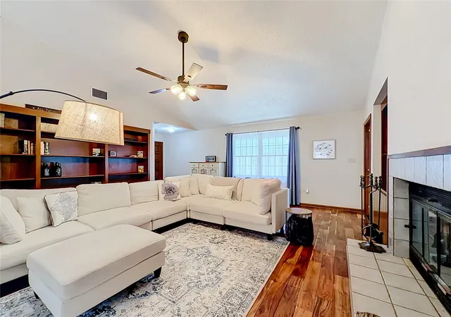 Photo 3 of Single family home for sale at 7104 Bledsoe Ave, Orlando, FL 32810 | MLS# O6437360 | Listing updated on 2026-09-21