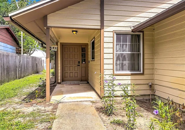 Photo 4 of Single family home for sale at 7104 Bledsoe Ave, Orlando, FL 32810 | MLS# O6437360 | Listing updated on 2026-09-21