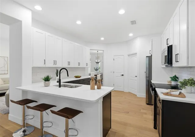 Photo 3 of Single family home for sale at 10534 Bermuda Isle Dr, Tampa, FL 33647 | MLS# TB8543388 | Listing updated on 2026-10-05
