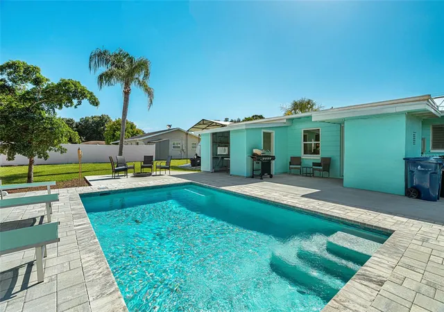 Photo 3 of Single family home for sale at 4519 Brooksdale Dr, Sarasota, FL 34232 | MLS# A4704338 | Listing updated on 2026-09-05