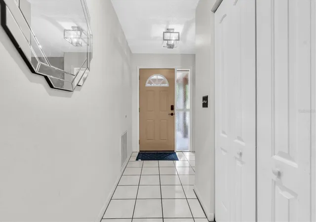 Photo 3 of Single family home for sale at 914 Harbor Cir, Palm Harbor, FL 34683 | MLS# W7889005 | Listing updated on 2026-10-08