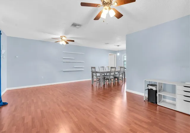 Photo 4 of Single family home for sale at 914 Harbor Cir, Palm Harbor, FL 34683 | MLS# W7889005 | Listing updated on 2026-10-08