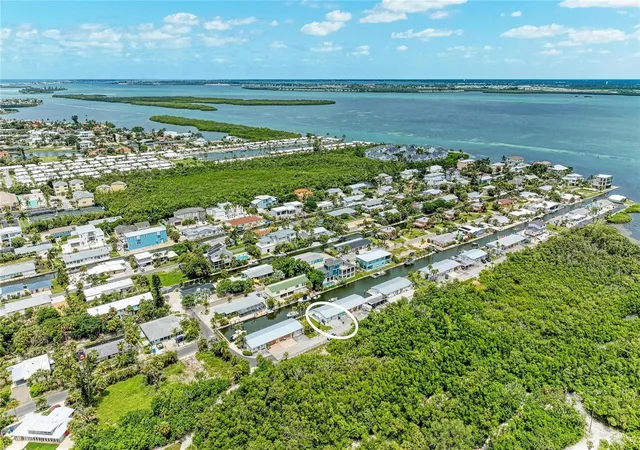 3rd image of 707 Saint Judes Dr S, LONGBOAT KEY, FL 34228