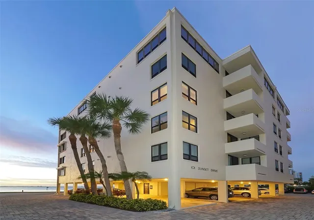 Photo 2 of Condo for sale at 101 Sunset Dr #103, Sarasota, FL 34236 | MLS# A4704347 | Listing updated on 2026-09-16