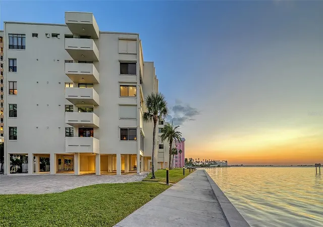 Photo 3 of Condo for sale at 101 Sunset Dr #103, Sarasota, FL 34236 | MLS# A4704347 | Listing updated on 2026-09-16