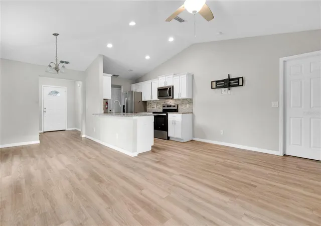 Photo 2 of Single family home for sale at 1185 Fairview Ave, Bartow, FL 33830 | MLS# L4964644 | Listing updated on 2026-08-31