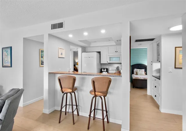 Listing Photo 3 - Condo for sale in building located at 1600 Cvs Ii Pl, SARASOTA, FL 34242 - Unit #412