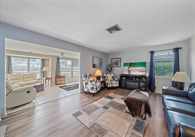 Listing Photo 4 - Condo for sale in building located at 3286 Brunswick Ln, SARASOTA, FL 34239 - Unit #704
