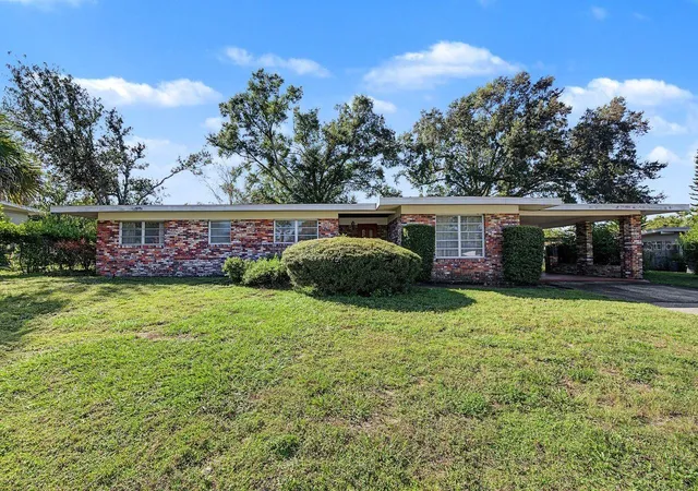 Single family home for sale at 211 Druid Hills Rd, TEMPLE TERRACE, FL 33617 | MLS# TB8543423