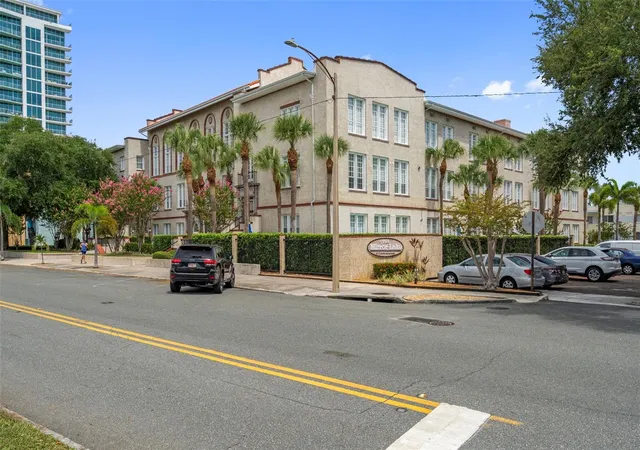 3rd image of 701 Mirror Lake Dr N, St. Petersburg, FL 33701