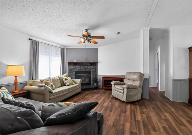 Photo 3 of Manufactured home for sale at 2956 Sw 89Th Pl, Ocala, FL 34476 | MLS# O6437408 | Listing updated on 2026-09-30