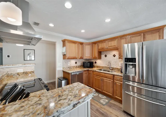 Photo 3 of Condo for sale at 5257 Beach Dr Se #D, St Petersburg, FL 33705 | MLS# TB8543447 | Listing updated on 2026-10-24