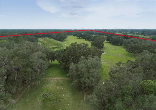 Photo 4 of House for sale at 6750 N San Juan Ter, Crystal River, FL 34428 | MLS# V4950972 | Listing updated on 2026-09-05