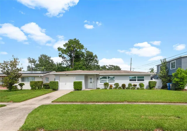 Photo 1 of Single family home for sale at 487 Lake Hill Ln, Largo, FL 33771 | MLS# TB8543457 | Listing updated on 2026-09-29