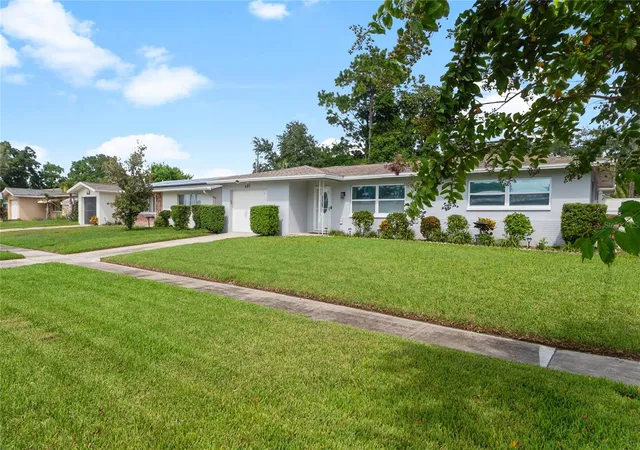 Photo 2 of Single family home for sale at 487 Lake Hill Ln, Largo, FL 33771 | MLS# TB8543457 | Listing updated on 2026-09-29