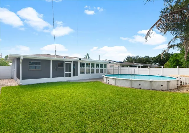 Photo 4 of Single family home for sale at 487 Lake Hill Ln, Largo, FL 33771 | MLS# TB8543457 | Listing updated on 2026-09-29