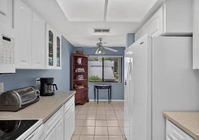 4th image of 3167 Landmark Dr #821, Clearwater, FL 33761 | MLS# TB8543459