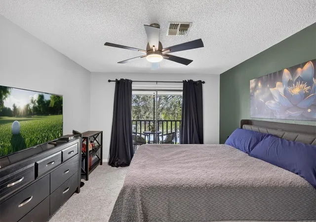 Listing Photo 4 - Condo for sale in building located at 3167 Landmark Dr, CLEARWATER, FL 33761 - Unit #821
