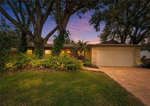 Photo 1 of Single family home for sale at 3823 Quando Dr, Belle Isle, FL 32812 | MLS# O6437420 | Listing updated on 2026-09-13