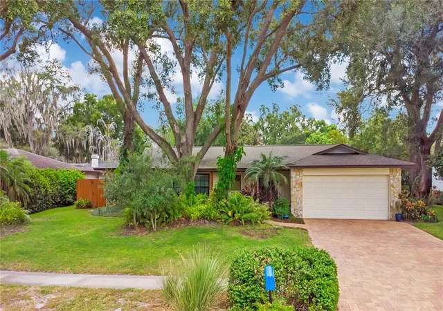Photo 2 of Single family home for sale at 3823 Quando Dr, Belle Isle, FL 32812 | MLS# O6437420 | Listing updated on 2026-09-13