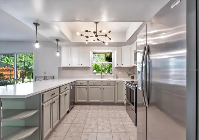 Photo 3 of Single family home for sale at 3823 Quando Dr, Belle Isle, FL 32812 | MLS# O6437420 | Listing updated on 2026-09-13