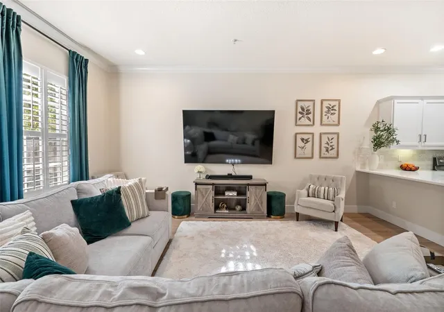 Photo 4 of Sale Pending at 3210 W Horatio St #6, Tampa, FL 33609 | MLS# TB8543464 | Listing updated on 2026-09-29
