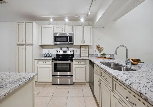 Photo 2 of Townhouse for sale at 8370 Sandpoint Blvd, Orlando, FL 32819 | MLS# O6437427 | Listing updated on 2026-10-06