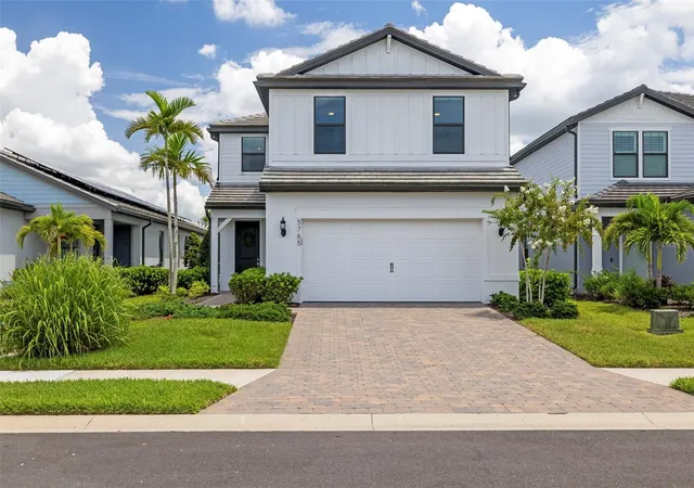 Photo 1 of Single family home for sale at 5765 Silverside Pine Ct, Bradenton, FL 34211 | MLS# TB8543478 | Listing updated on 2026-09-04