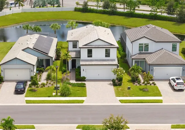 Photo 4 of Single family home for sale at 5765 Silverside Pine Ct, Bradenton, FL 34211 | MLS# TB8543478 | Listing updated on 2026-09-04