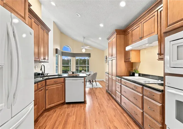 Photo 4 of Single family home for sale at 524 S Longview Pl, Longwood, FL 32779 | MLS# O6437435 | Listing updated on 2026-10-07