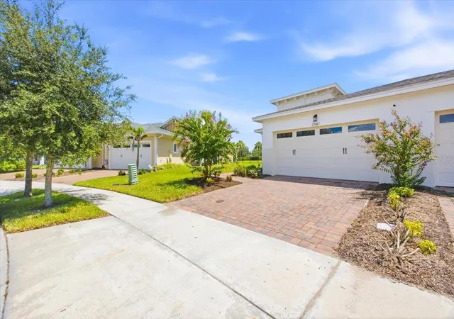Photo 3 of House for sale at 2541 Yellow Brick Rd, St Cloud, FL 34771 | MLS# O6437442 | Listing updated on 2026-09-15