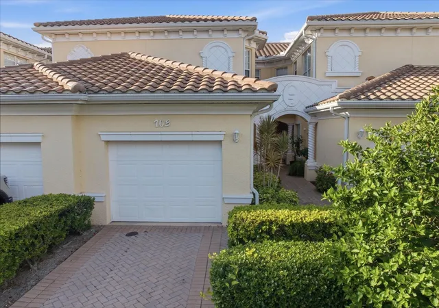 Photo 2 of Condo for sale at 703 Triano Cir #703, Venice, FL 34292 | MLS# N6145529 | Listing updated on 2026-09-14