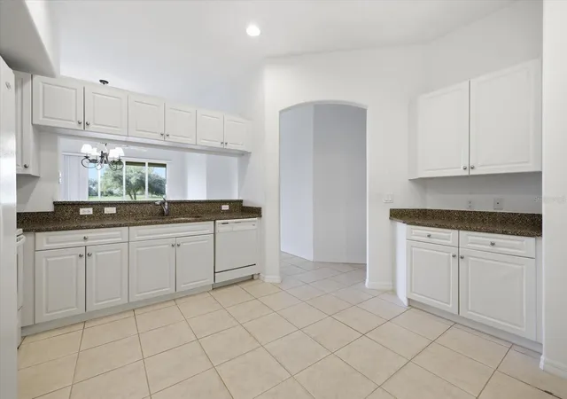 Listing Photo 4 - Condo for sale in building located at 703 Triano Cir, VENICE, FL 34292 - Unit #703