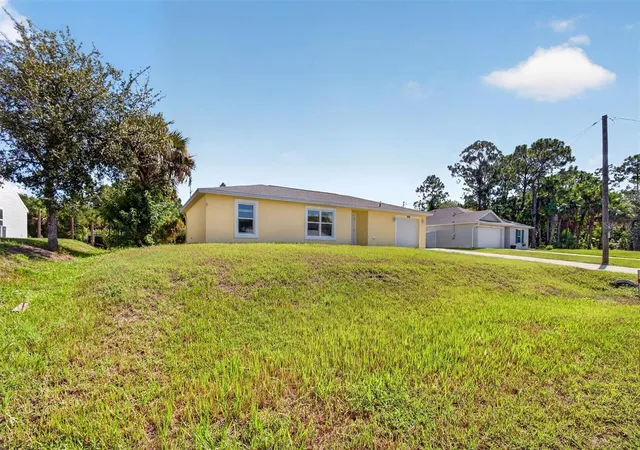 Photo 2 of Single family home for sale at 5008 S Obispo Cir, Labelle, FL 33935 | MLS# TB8543495 | Listing updated on 2026-10-02