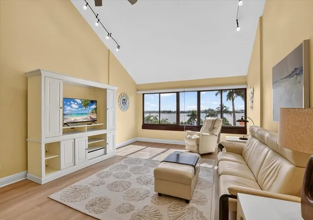 Listing Photo 4 - Condo for sale in building located at 1007 Gulf Dr N, Bradenton Beach, FL 34217 - Unit #217