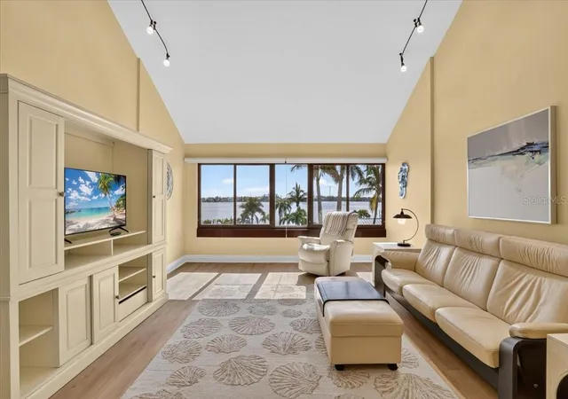 Listing Photo 5 - Condo for sale in building located at 1007 Gulf Dr N, Bradenton Beach, FL 34217 - Unit #217