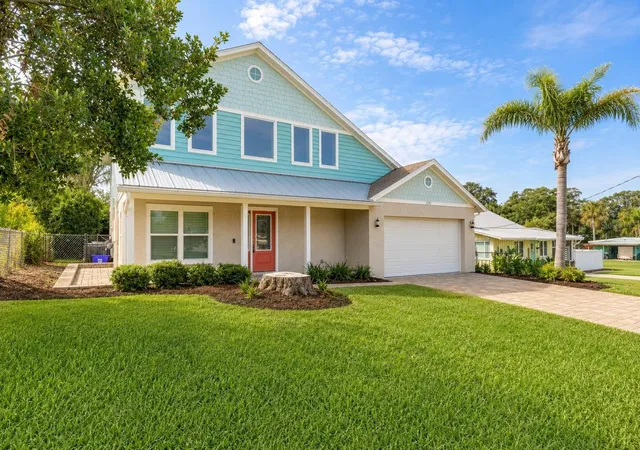 Photo 2 of Single family home for sale at 130 Hernandez Ave, Ormond Beach, FL 32174 | MLS# V4950976 | Listing updated on 2026-09-20