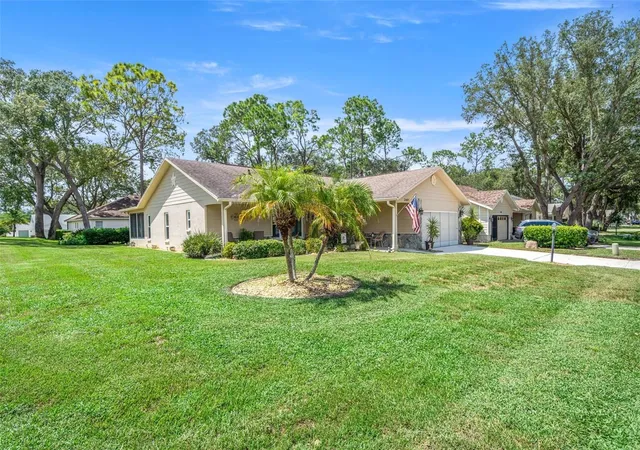 Photo 3 of Single family home for sale at 2485 Brooklawn St, Spring Hill, FL 34606 | MLS# W7889014 | Listing updated on 2026-08-31