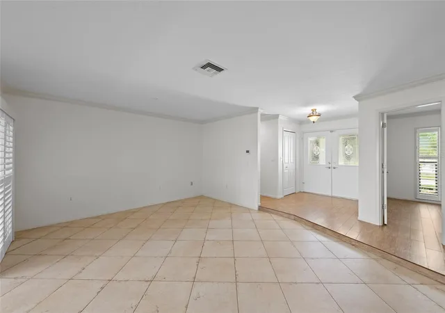 Photo 4 of Single family home for sale at 1252 Waterside Ln, Venice, FL 34285 | MLS# A4704384 | Listing updated on 2026-10-16