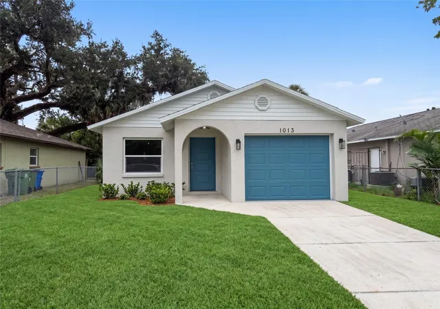Photo 1 of Single family home for sale at 1013 6th Street E, Bradenton, FL 34208 | MLS# A4704385 | Listing updated on 2026-09-04