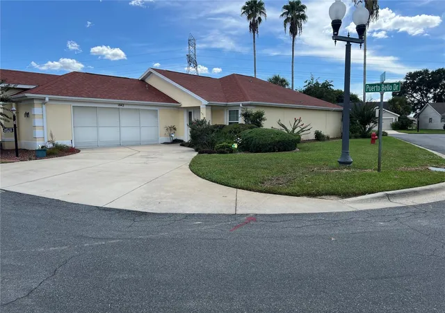 Photo 1 of Single family home for sale at 1842 Puerto Bello Dr, Lady Lake, FL 32159 | MLS# G5117106 | Listing updated on 2026-09-30