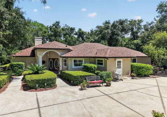 Photo 3 of Single family home for sale at 35350 County Road 439, Eustis, FL 32736 | MLS# G5117109 | Listing updated on 2026-09-04