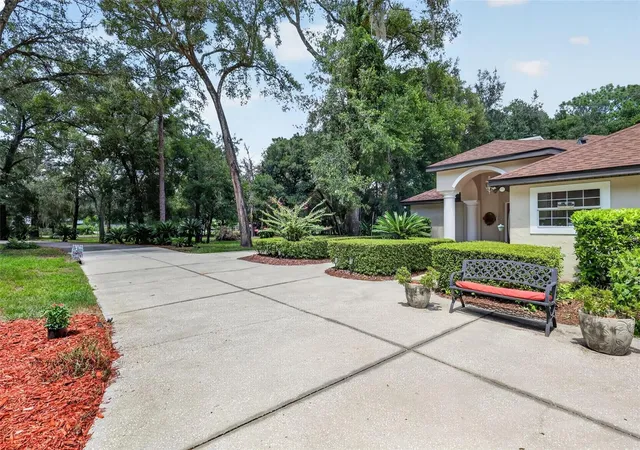 Photo 3 of Single family home for sale at 35350 County Road 439, Eustis, FL 32736 | MLS# G5117109 | Listing updated on 2026-09-04