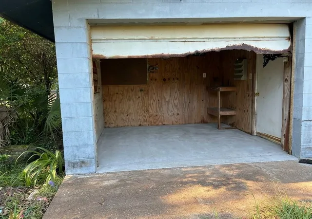 Photo 4 of House for sale at 17990 SE 51st Street, Ocklawaha, FL 32179 | MLS# TB8543524 | Listing updated on 2026-09-25
