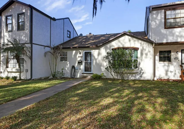 Photo 1 of Townhouse for sale at 2207 Karl St #B, Leesburg, FL 34748 | MLS# O6437475 | Listing updated on 2026-09-27