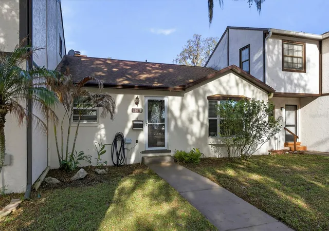 Photo 2 of Townhouse for sale at 2207 Karl St #B, Leesburg, FL 34748 | MLS# O6437475 | Listing updated on 2026-09-27
