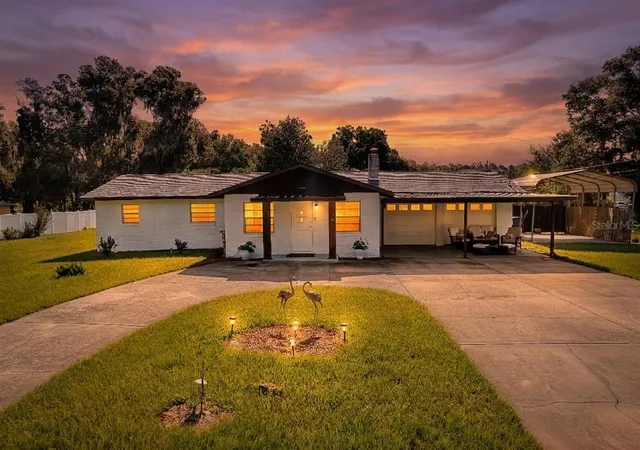 Photo 2 of Single family home for sale at 1701 N Stone St, Deland, FL 32720 | MLS# V4950979 | Listing updated on 2026-10-03