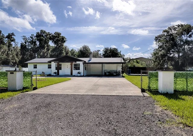 Photo 3 of Single family home for sale at 1701 N Stone St, Deland, FL 32720 | MLS# V4950979 | Listing updated on 2026-10-03